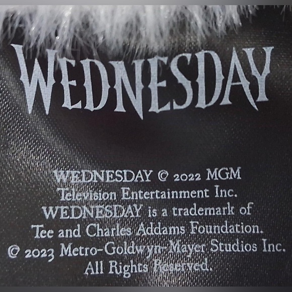 NEW Dancing Wednesday Addams Family Faux Rabbit Fur Fleece Blanket Halloween - Picture 5 of 6